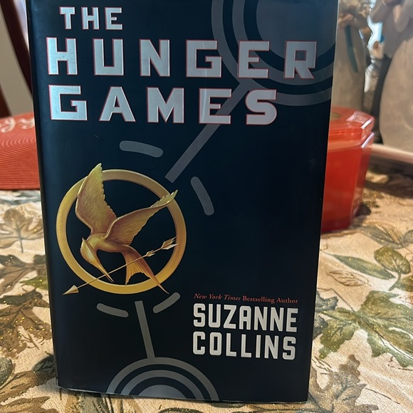 Hunger Games Book Set 1 2 3 4 Book Hardcover Fiction - Picture 3 of 17